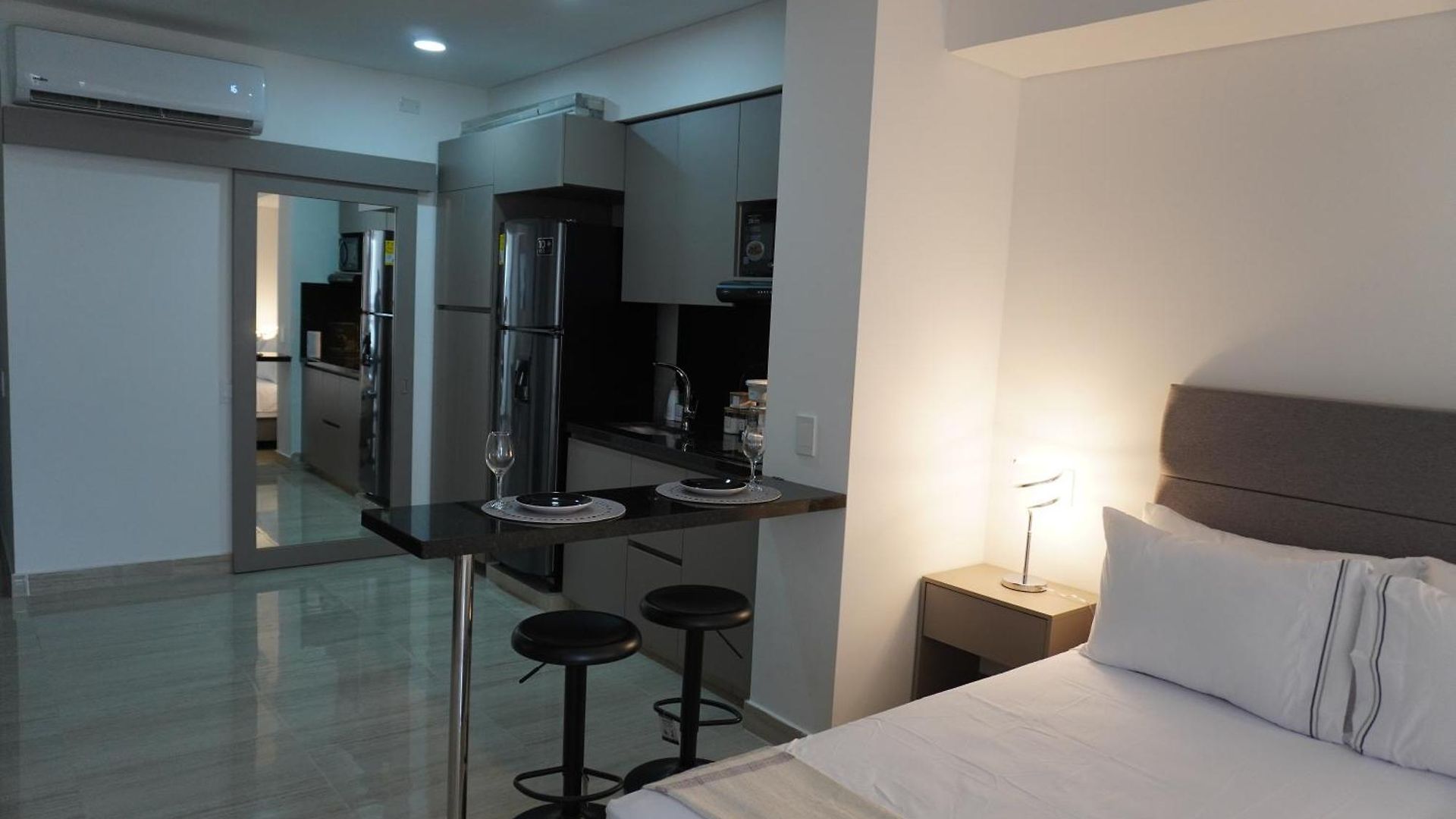 Apartamento - Piscina - Jacuzzi - Cerca Aeropuerto Cartagena Beach *